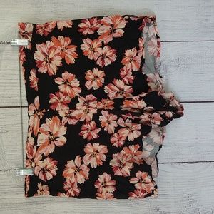 Forever 21 + black floral printed shorts size 1X